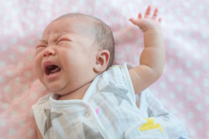 Bayi Menangis Saat Tidur Apa Saja Penyebabnya Hello Sehat