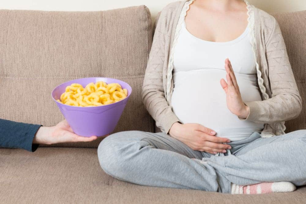 makanan yang dilarang untuk ibu hamil trimester pertama