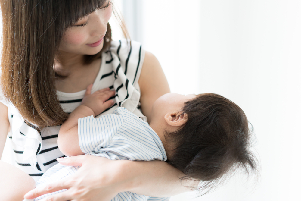 Bayi Susah Tidur dan Terus Rewel? Ini 4 Cara Menenangkannya