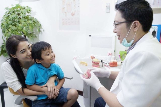 7 Trik Membujuk Anak Agar Tak Takut ke Dokter Gigi
