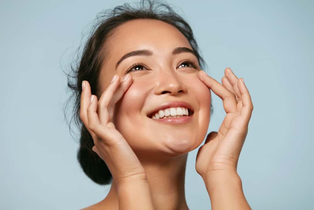 10 Tips Merawat Kulit dengan Cara Alami hingga Pakai Skincare