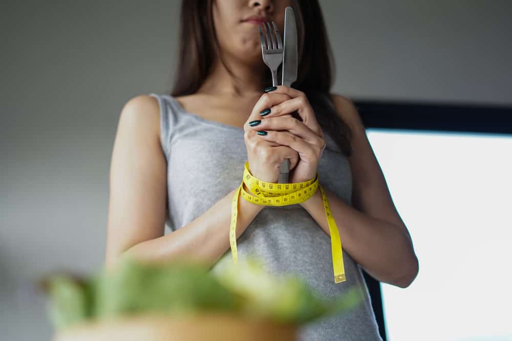 10 Cara Menahan Godaan Makan agar Diet Tidak Gagal