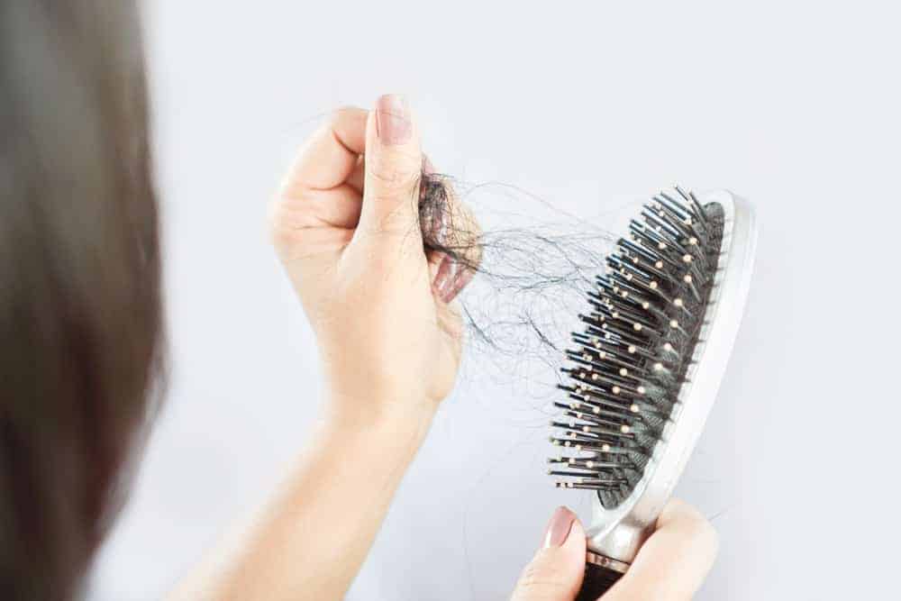 Cara Mudah Mengatasi Rambut Rontok Setelah Melahirkan