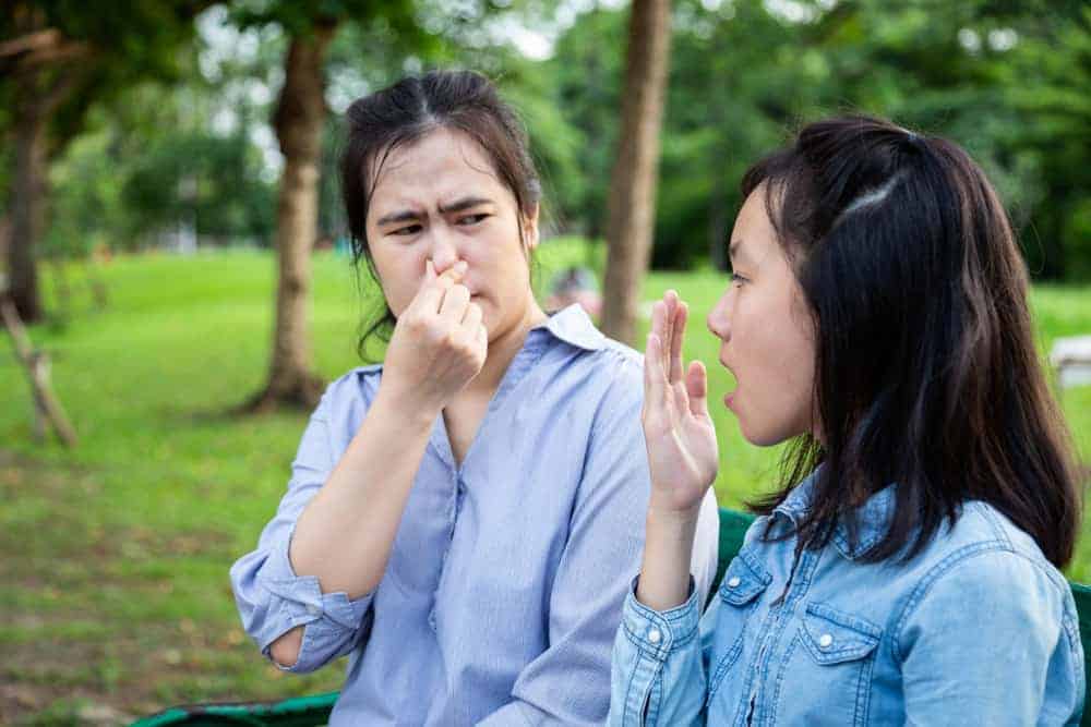 Wajib Tahu 15 Penyebab Bau Mulut yang Mengganggu!