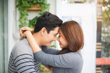 10 Penyakit yang Jadi Efek Samping Ciuman Bibir