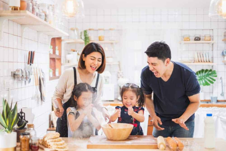 5 Cara dan Manfaat Menghabiskan Waktu Bersama Keluarga