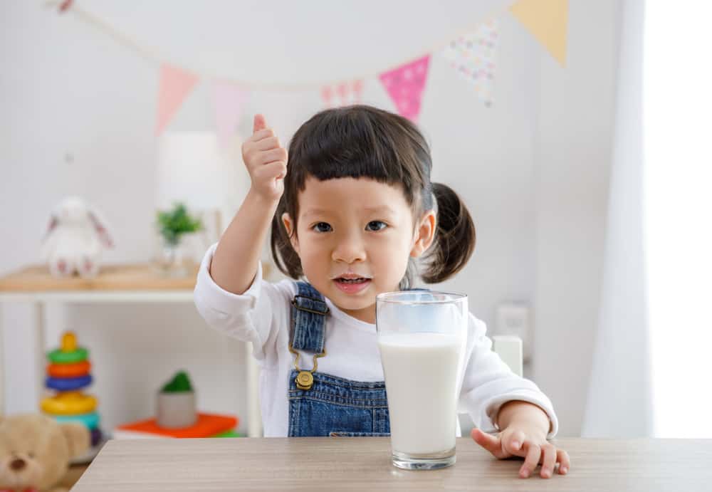 Manfaat Laktosa pada Susu Pertumbuhan Anak & Takaran Konsumsi yang Aman