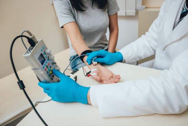 Tes Elektromiografi (EMG) untuk Mendeteksi Masalah Otot dan Saraf