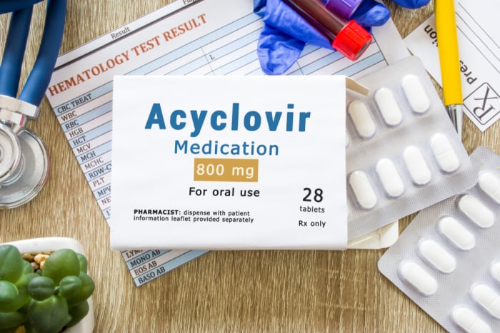 Asiklovir: Kegunaan, Dosis, Dan Efek Samping - Hello Sehat