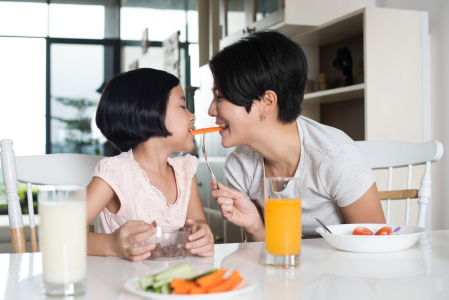 Pola Makan Sehat Anak Agar Bebas dari Masalah Pencernaan dan Tumbuh Optimal
