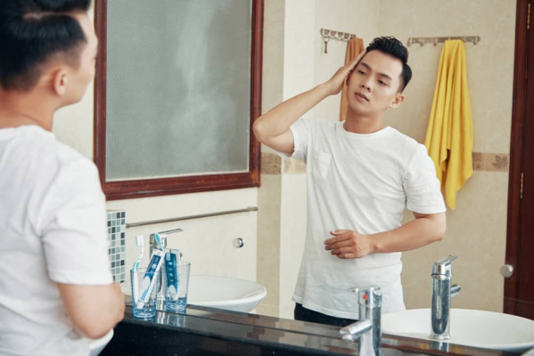 6 Tips Perawatan Rambut Pria agar Tetap Sehat dan Kuat