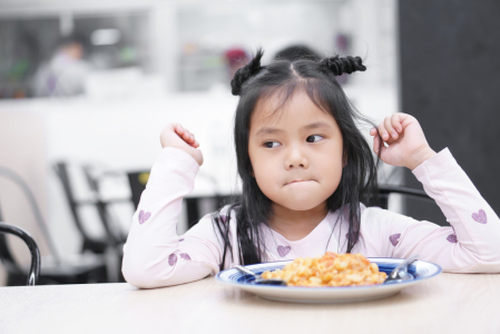 Anak Tidak Mau Makan Nasi? Ini Penyebab dan Cara Mengatasinya!