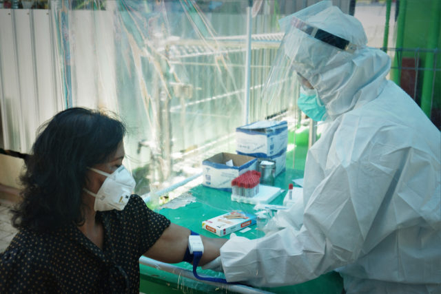 Proses Vaksinasi COVID-19 di Indonesia, Kelompok Prioritas Sampai Masyarakat Umum