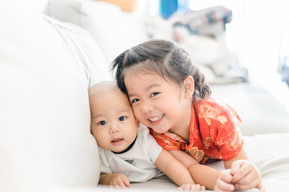 Menyusui Dua Anak Sekaligus? Ini 8 Tips Nyaman Tandem Nursing