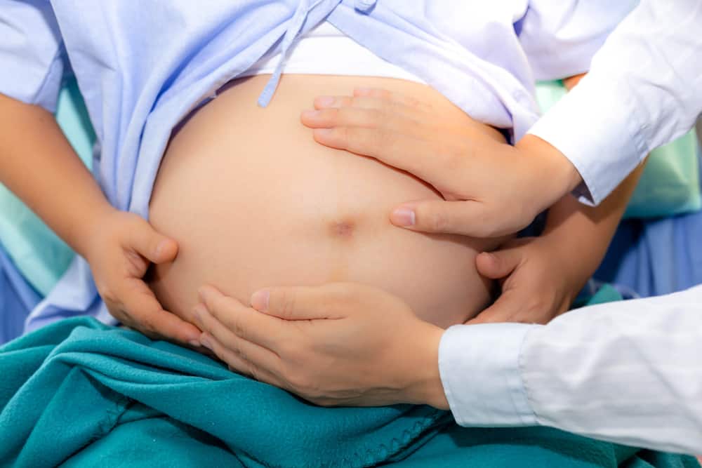 Bulan penuh 5 hamil perut sesak terasa dan Penyebab Dada