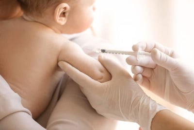 Bolehkah bayi dimandikan setelah imunisasi