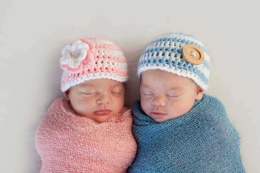 7 Hal yang Perlu Anda Tahu Tentang Membesarkan Bayi Kembar