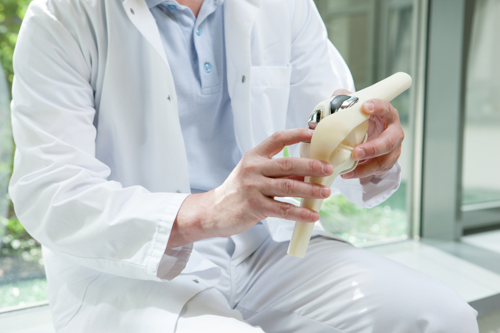 Proses dan Risiko Operasi Penggantian Lutut
