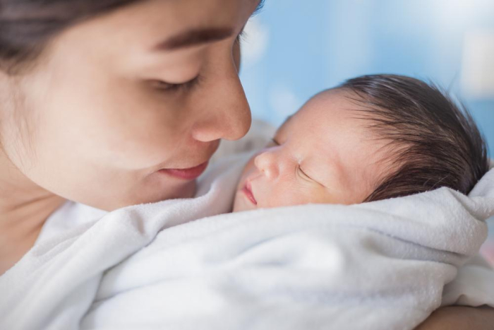 perkembangan bayi 4 minggu