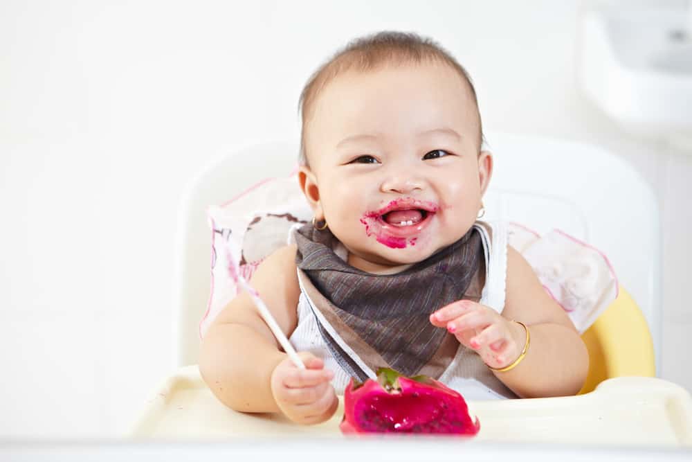 Bayi Baru Belajar Makan, Berapa Banyak Porsi yang Harus Diberikan?