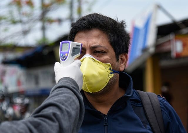 Thermo Gun Tidak Merusak Saraf dan Otak, Cek Suhu di Dahi Lebih Akurat