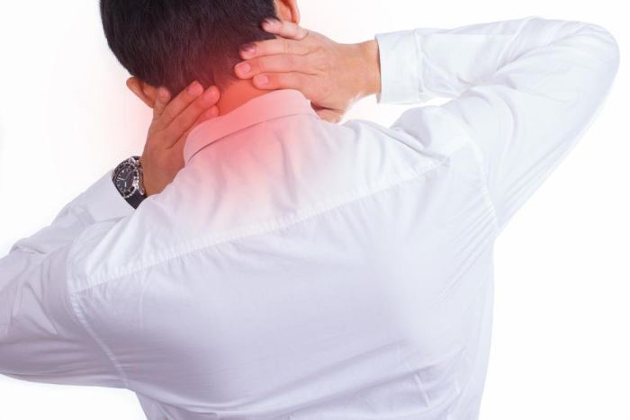 mengatasi whiplash nyeri leher