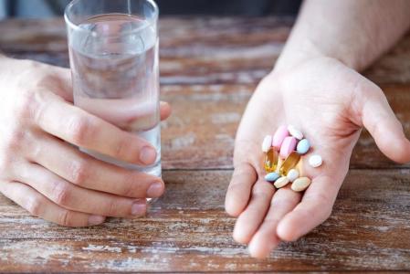 Ketahui Cara Minum Obat HIV dan Tips Mengingatnya