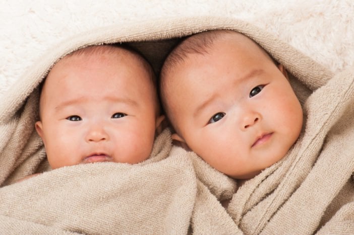 bagaimana cara mengetahui jika bayi kembar anda identik