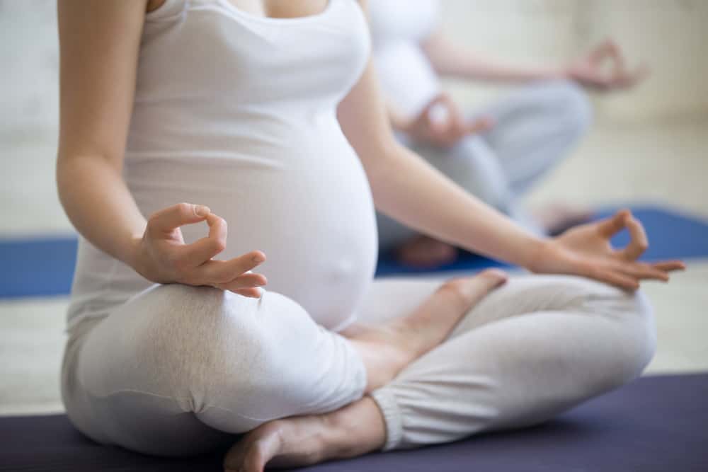 10 Gerakan Prenatal Yoga untuk Mempersiapkan Kelahiran