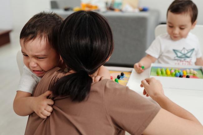 5 Cara Menghadapi Anak Tantrum di Tempat Umum