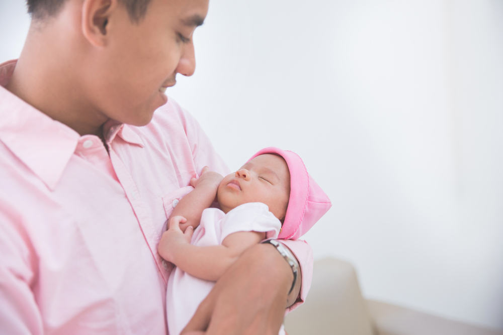 6 Cara Menjalin Ikatan Batin antara Ayah dan Bayi
