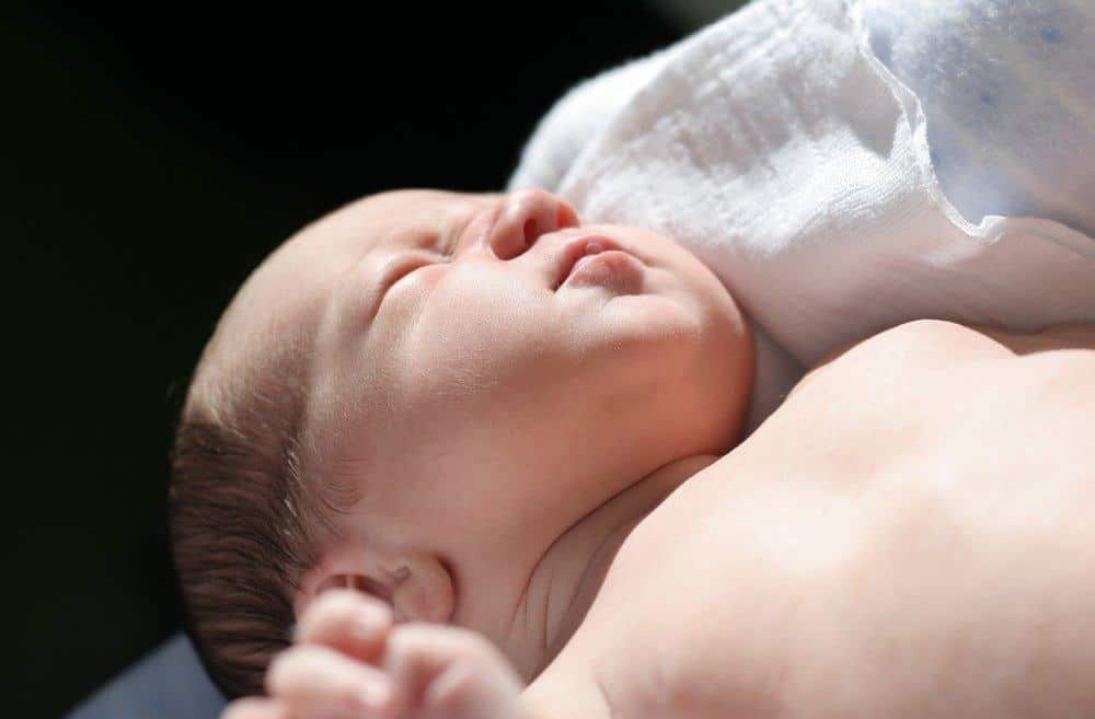 Yang Harus Diperhatikan Saat Menjemur Bayi yang Baru Lahir