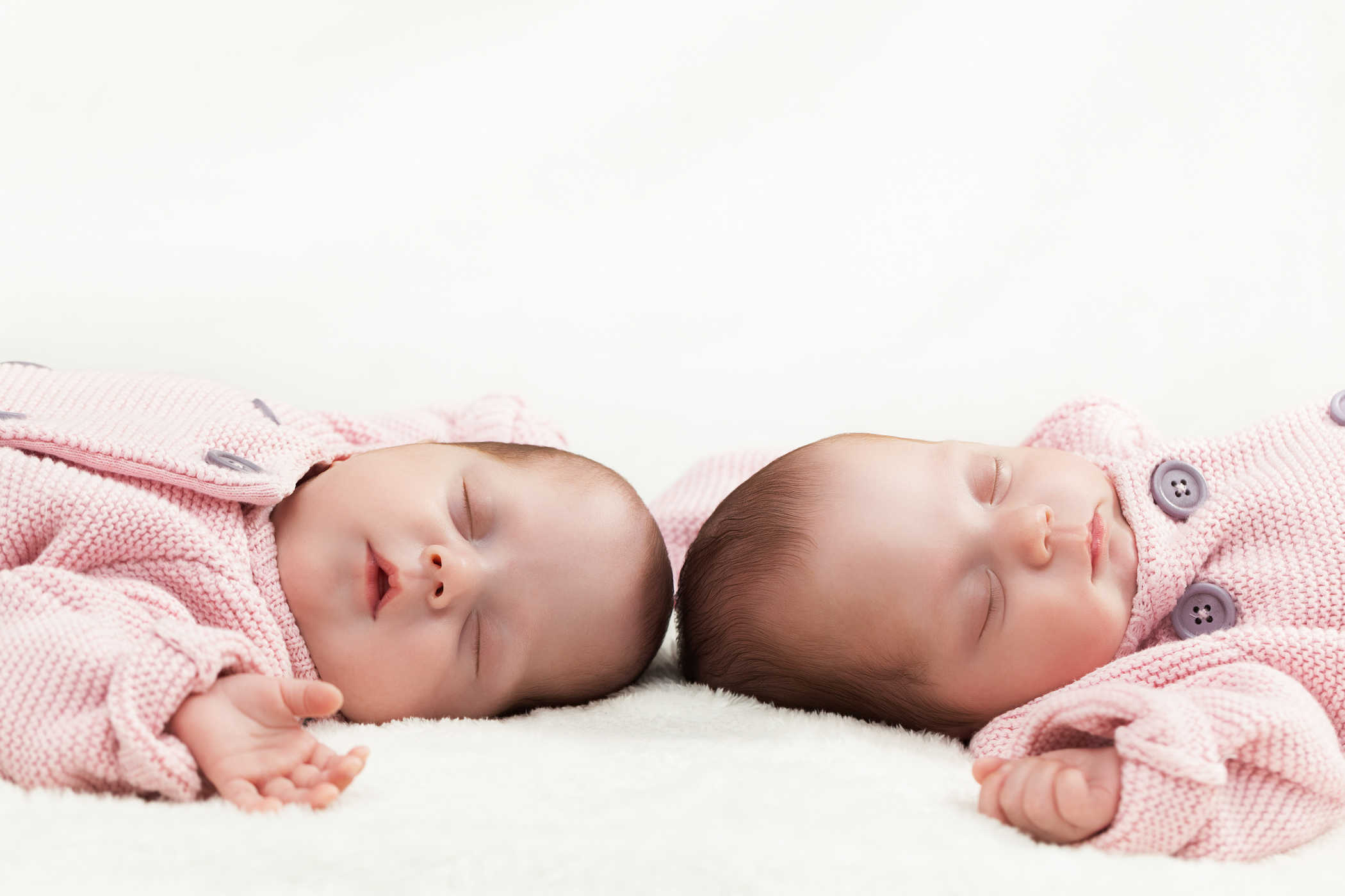 Hamil Anak Kembar Meski Tak Ada Turunan Kembar, Apa Bisa?
