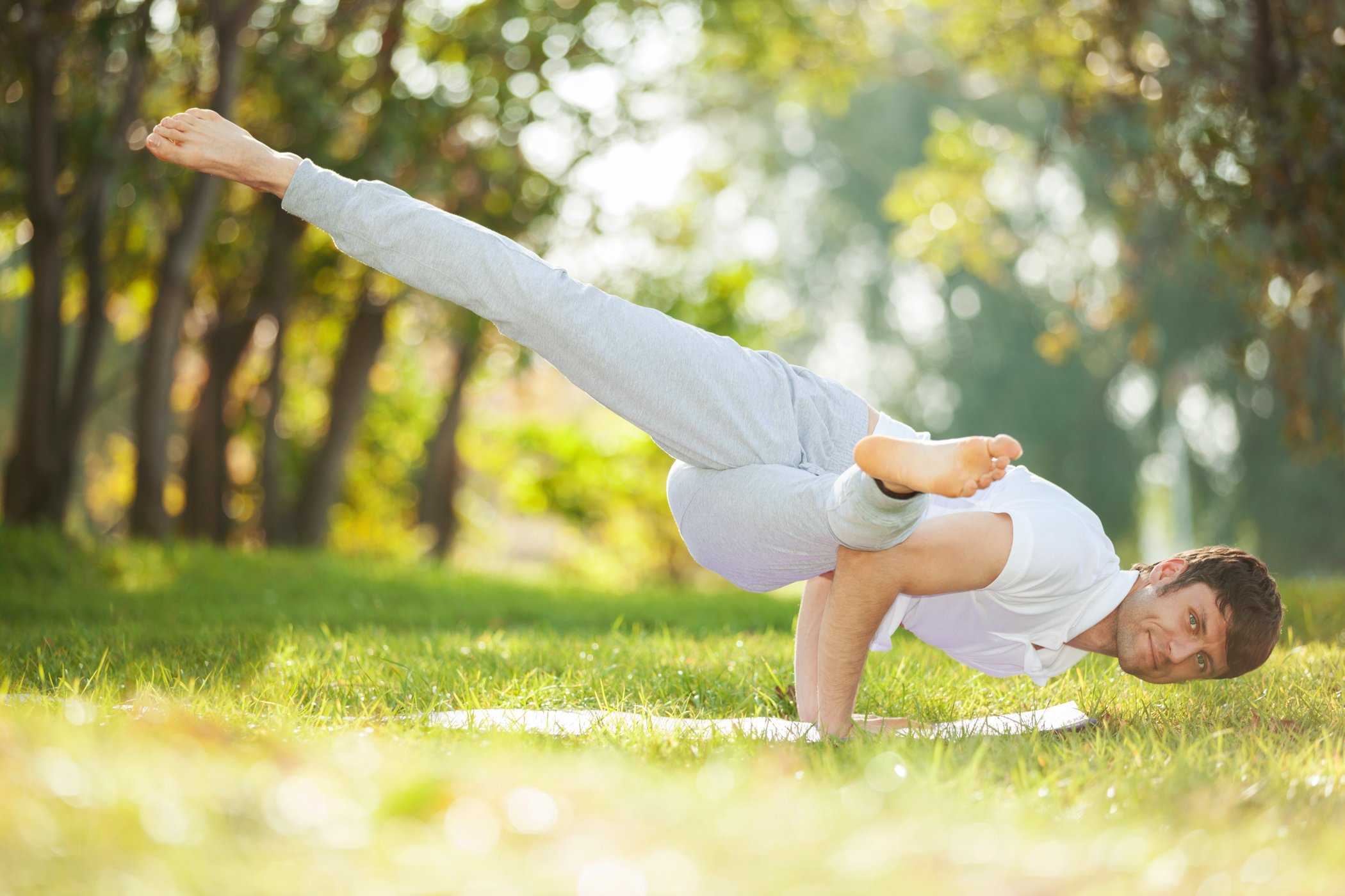 Tidak Hanya Wanita, Inilah 7 Manfaat Yoga untuk Pria