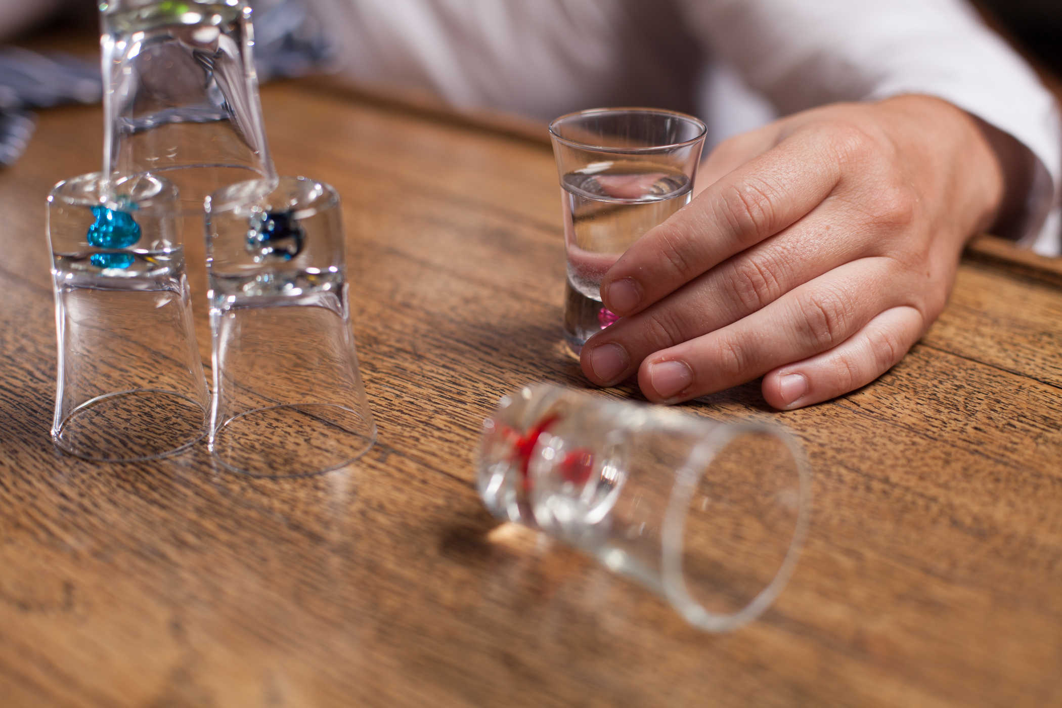 7 Bahaya Menenggak Banyak Alkohol Dalam Waktu Singkat