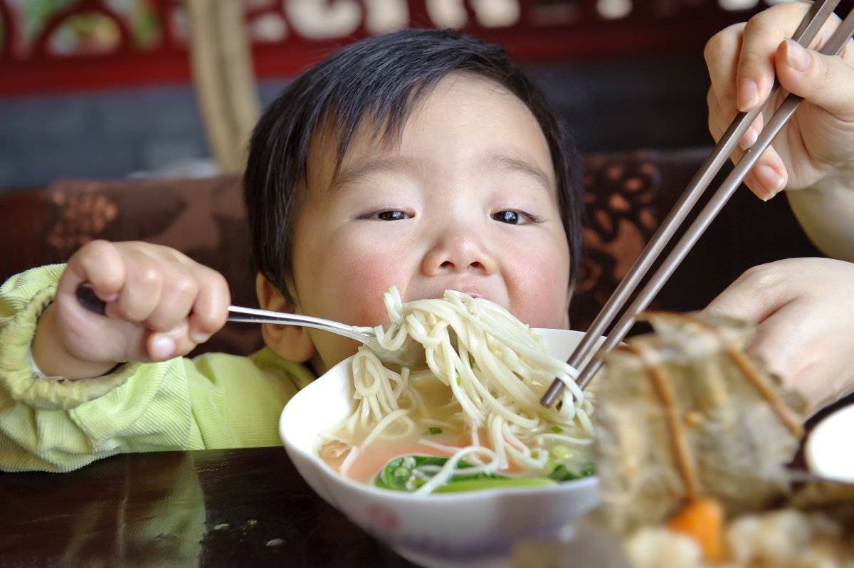 4 Bahaya yang Muncul Jika Anak Keseringan Makan Mie Instan