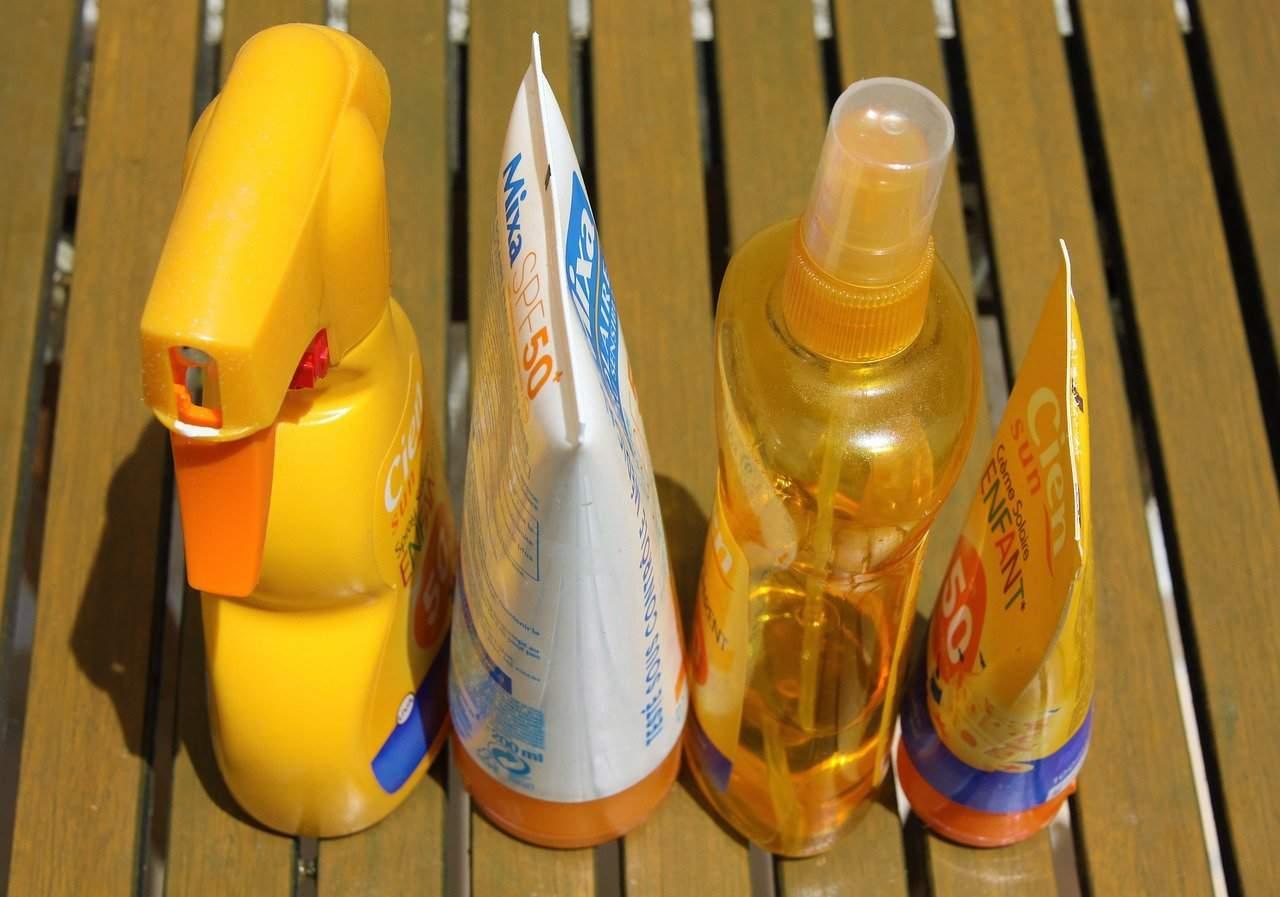 Sunblock atau Sunscreen, Mana yang Lebih Baik?
