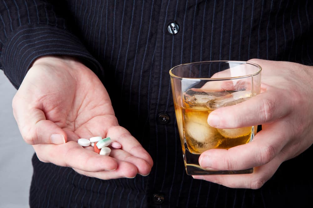 Dampak Mencampur Alkohol Dengan Obat
