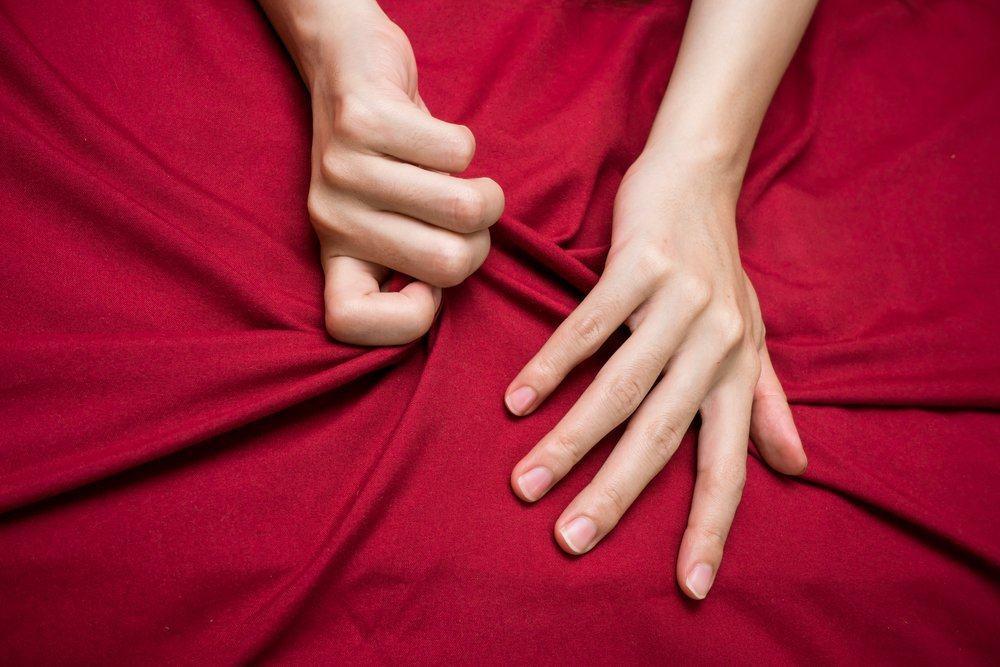 Mengapa Beberapa Orang Berpura-pura Orgasme Saat Seks?