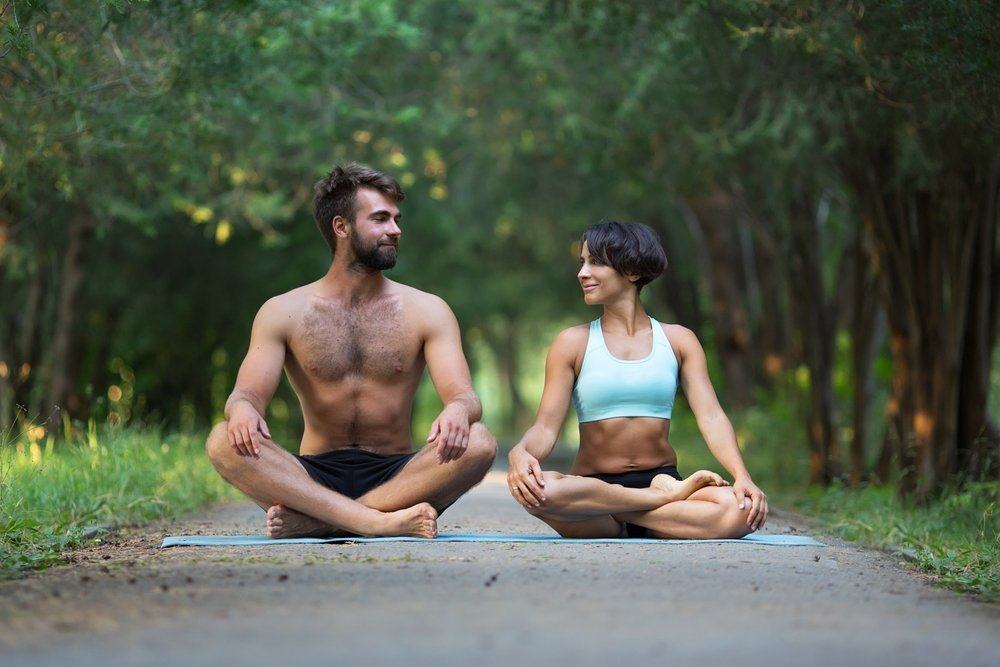 7 Pose Yoga yang Dapat Dilakukan Bersama Pasangan