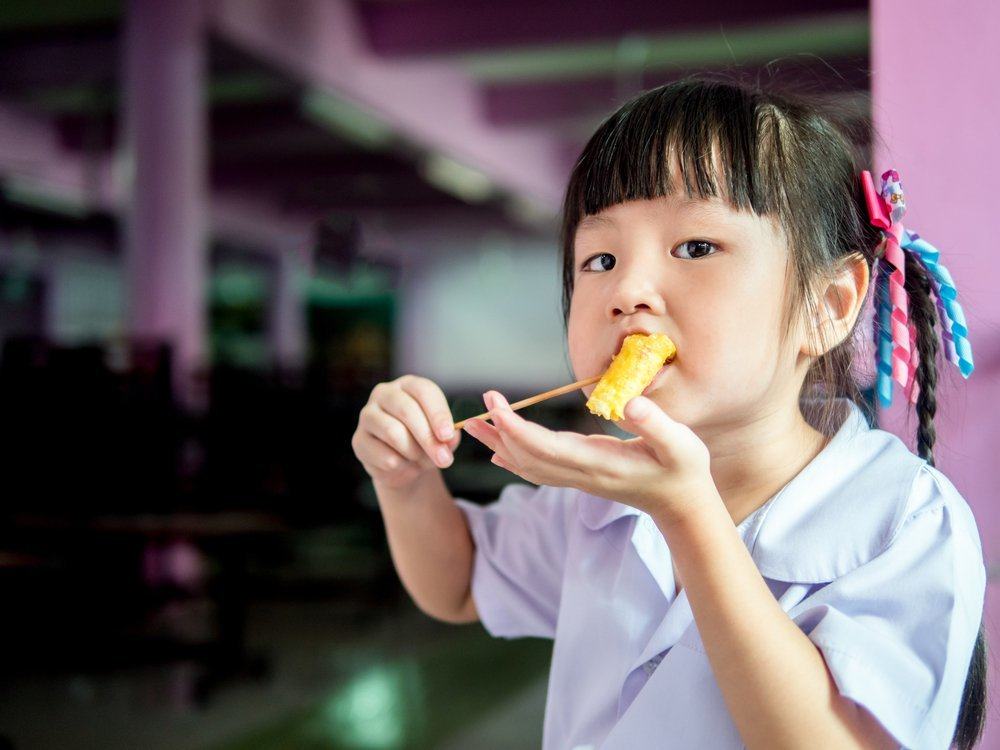 bahaya jajanan, jajanan anak sekolah, penyebab obesitas pada anak