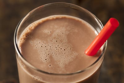 susu cokelat termasuk minuman dan makanan setelah bersepeda