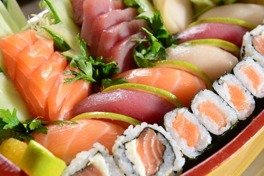 Sering Makan Sushi dan Sashimi, Apa Ada Risikonya?