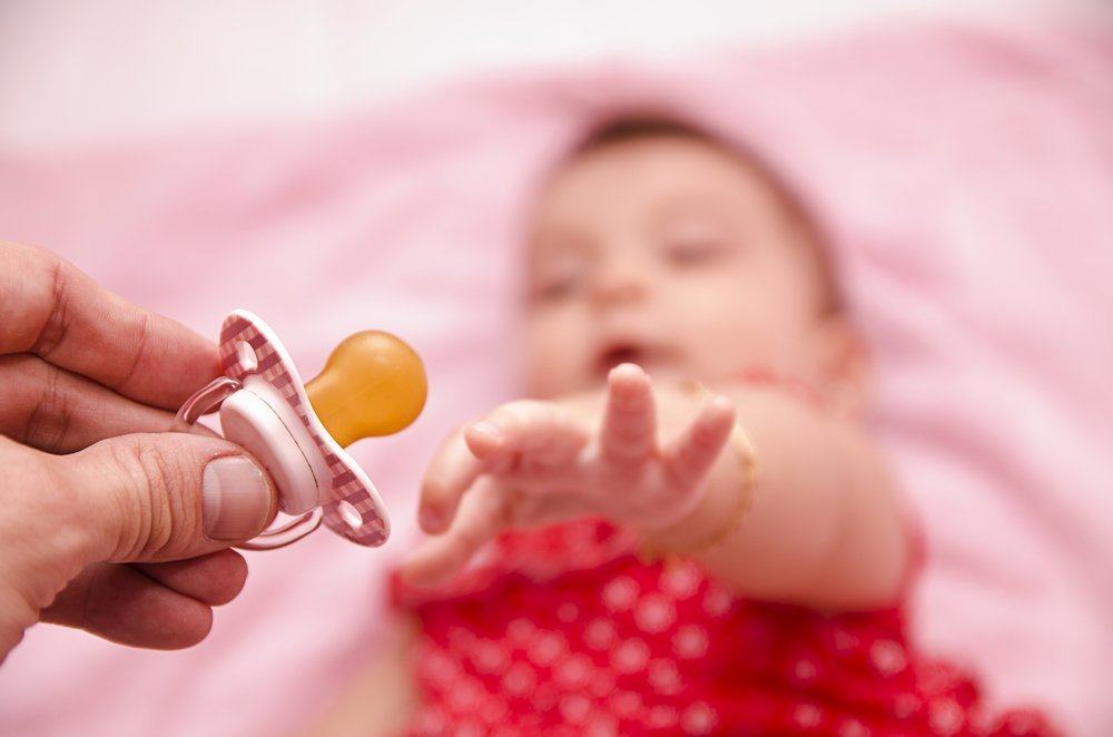 kebiasaan empeng pada bayi, pengaruh dot pada gigi anak