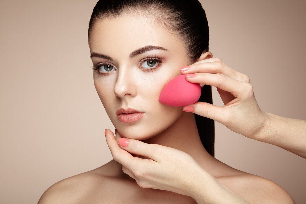9 Kesalahan Memakai Makeup yang Dilakukan Banyak Wanita