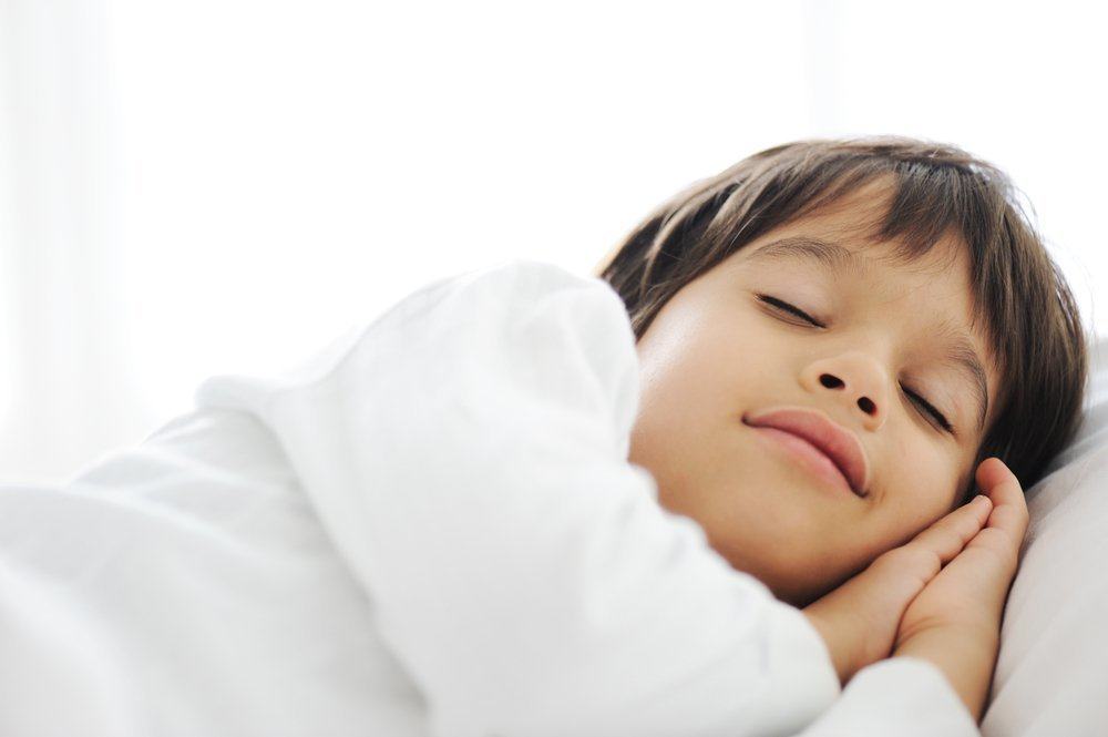8 Trik Membiasakan Anak untuk Tidur di Kamar Sendiri