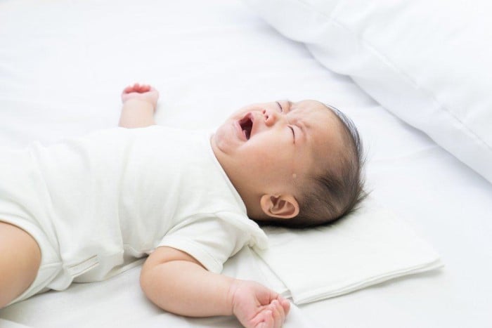 membiarkan-bayi-menangis-supaya-tidur