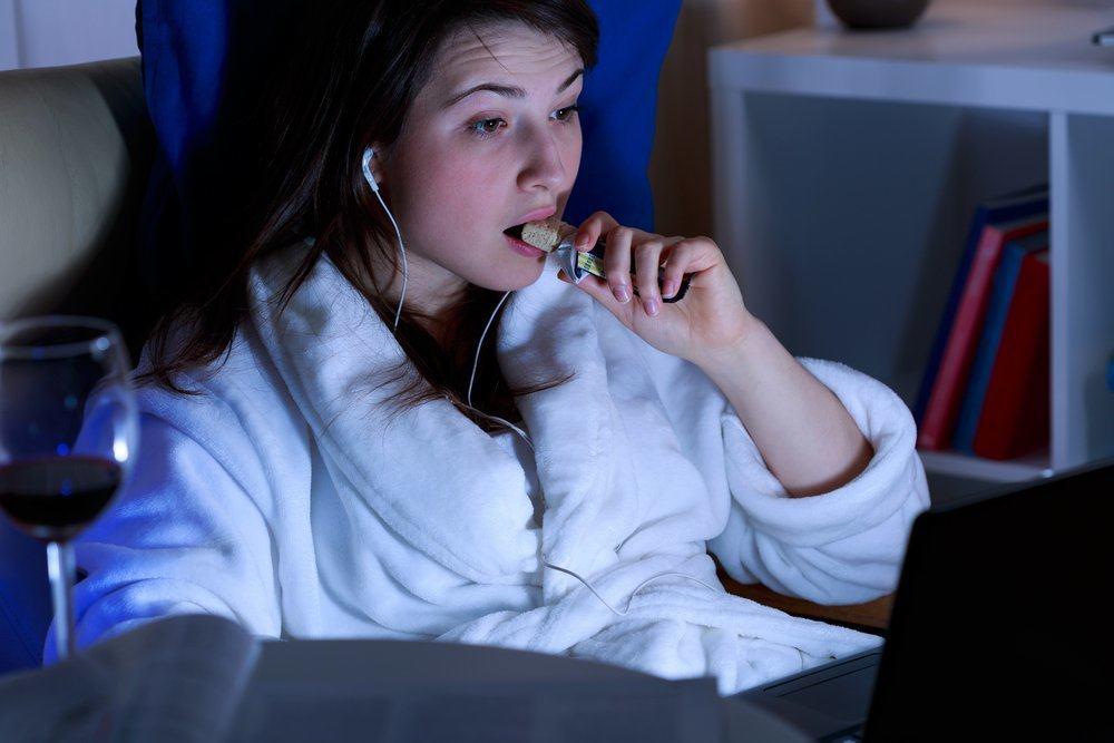 Makan Sambil Nonton TV Bisa Menyebabkan Kegemukan