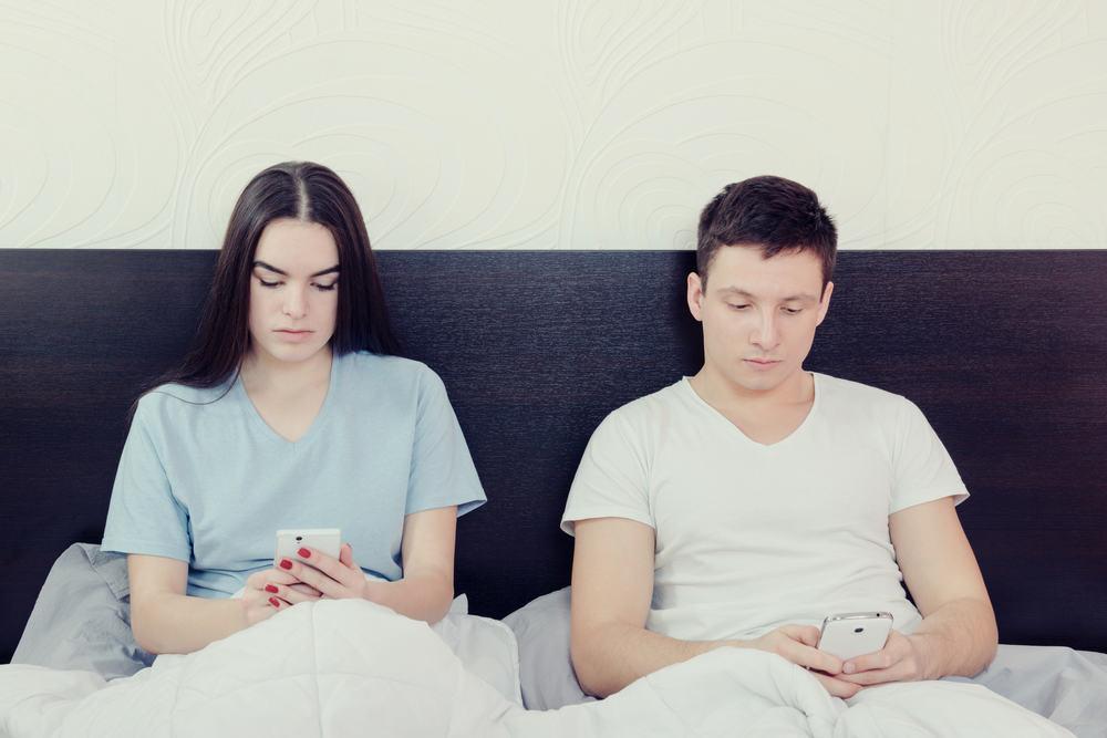 Mengatasi Sakit Tangan Akibat Terlalu Sering Main HP