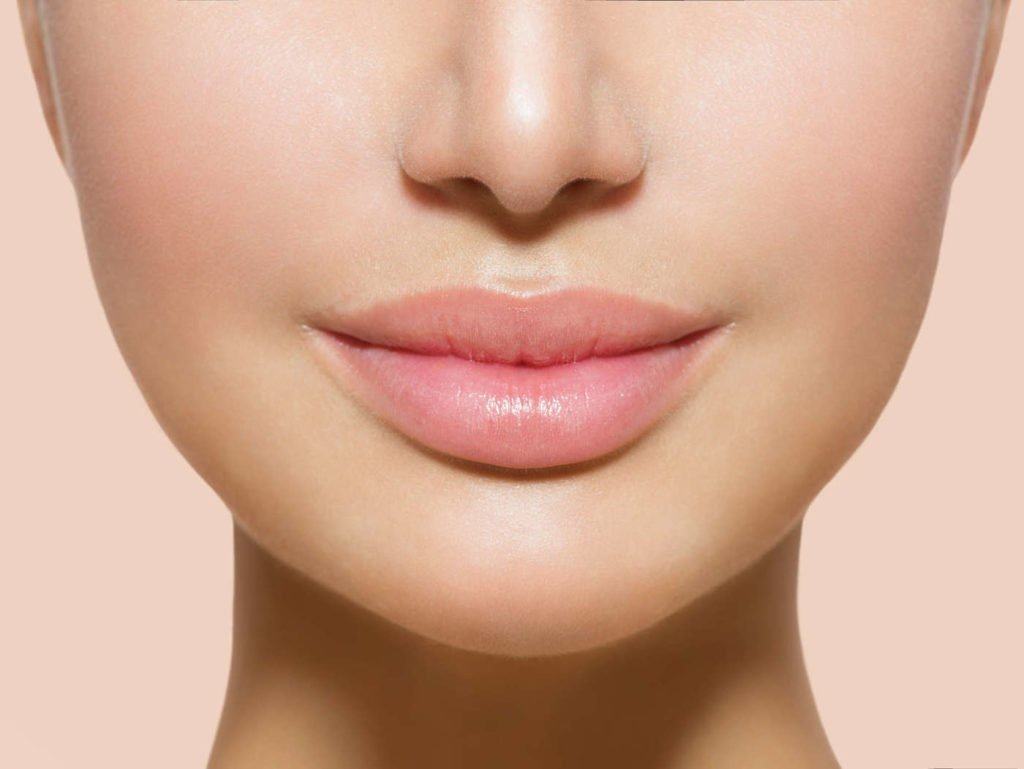 7 Cara Alami Membuat Bibir Lembut dan Tampak Merah Merona